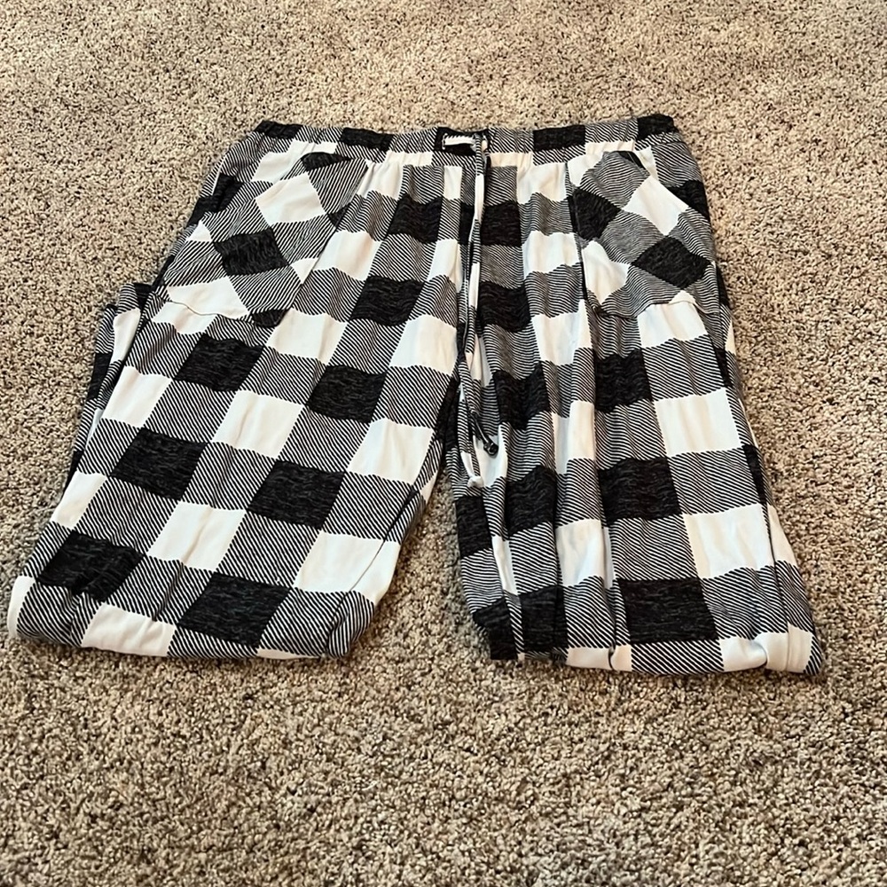 Black-and-white plaid sweatpants